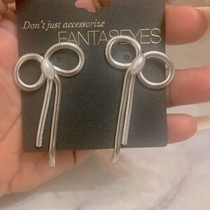 Nwt Bow Pearl Dangle earrings